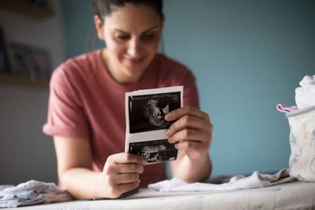 متى تنزل إفرازات الحمل وما هي افرازات الحمل